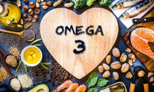 En hjärtformad träskiva med texten "OMEGA 3" omgiven av lax, sardiner, räkor, nötter, frön, broccoli och olivolja. En hälsosam måltid!