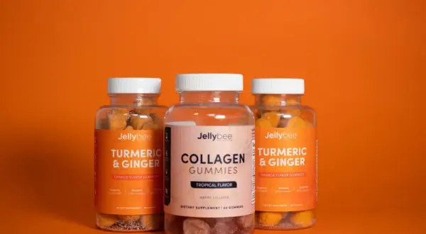 Tre burkar Jellybee-gummies: kollagen, gurkmeja & ingefära. Inga rapporterade kollagen biverkningar.