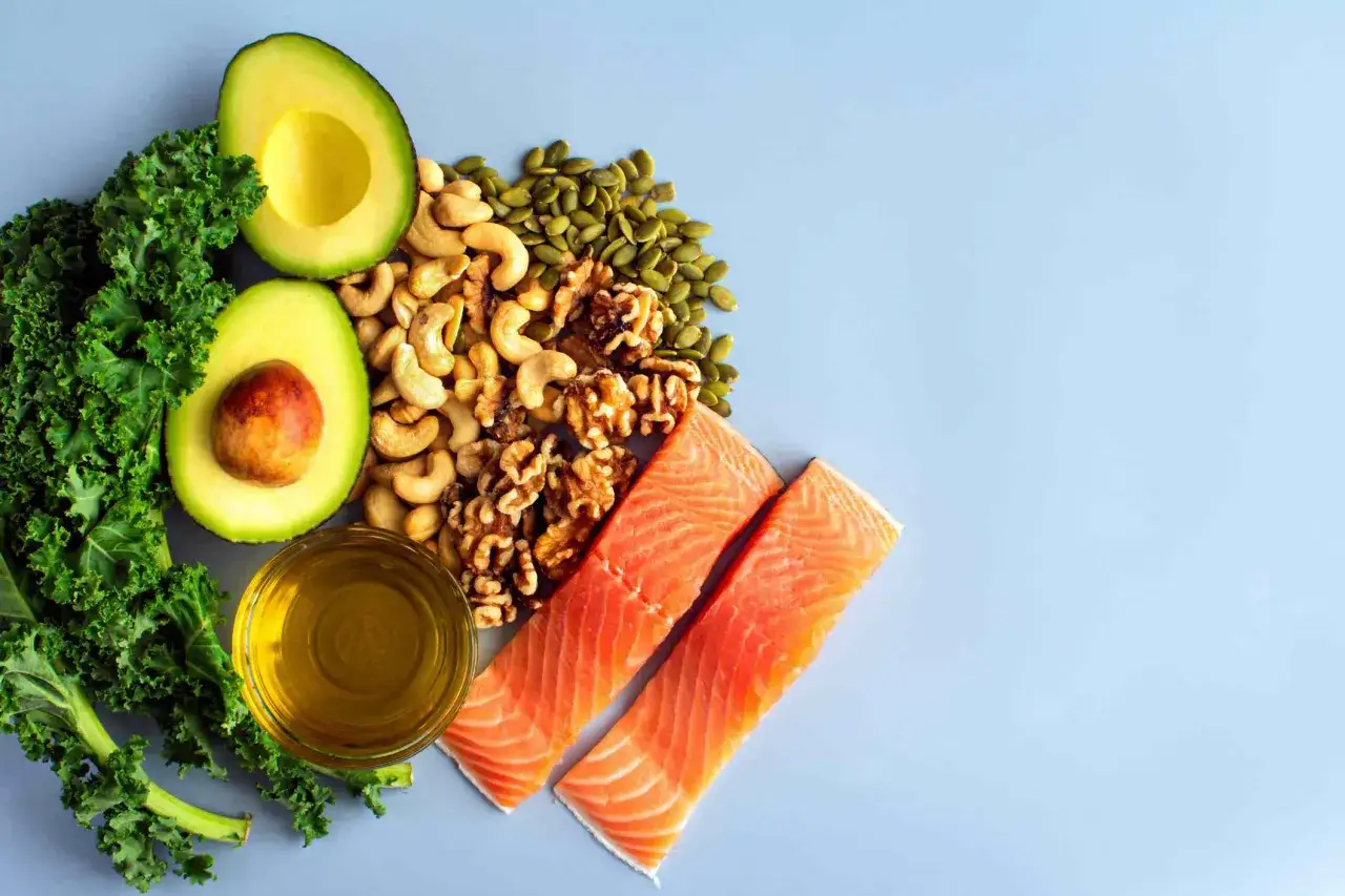 Gr&ouml;nk&aring;l, avokado, n&ouml;tter, pumpafr&ouml;n, lax och olja &ndash; ingredienser f&ouml;r en h&auml;lsosam magnesiummat.
