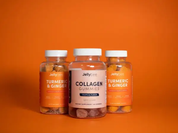 Tre burkar Jellybee-gummies: kollagen, gurkmeja & ingefära. Inga rapporterade kollagen biverkningar.