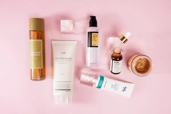 Hudvårdsprodukter för z skin repair: essenser, ampuller och krämer.